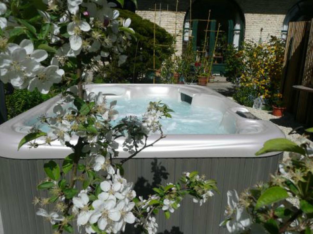 Manoir De Bois En Ardres Bed and Breakfast Zewnętrze zdjęcie