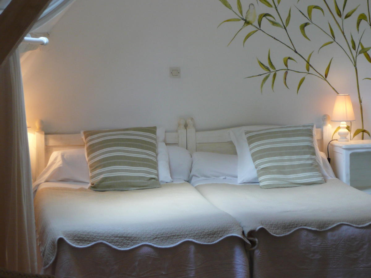 Manoir De Bois En Ardres Bed and Breakfast Pokój zdjęcie